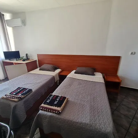 алми Almi ゲストハウス