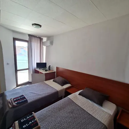 алми Almi ゲストハウス